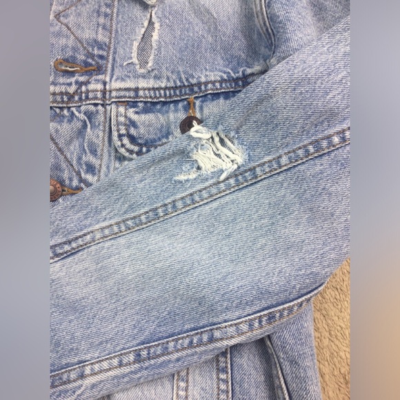 Womens blue American Eagle distressed jean jacket size xs - Picture 10 of 15